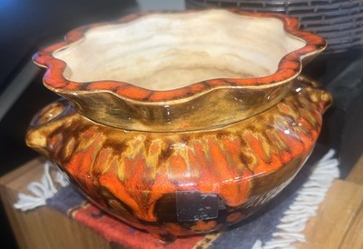 Beautiful Vintage Spectrum two-piece ceramic African violet bowl with pot Signed