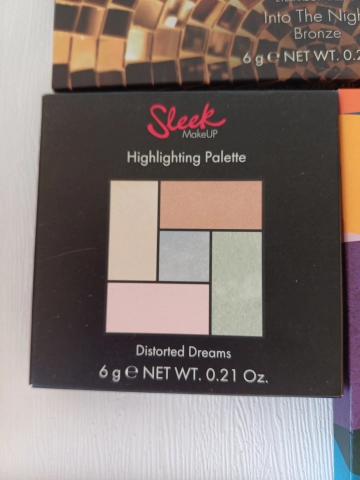 Sleek MakeUP Bundle I-Divine Eyeshadow Palette, Highlight Palette, Lip Liner - Image 2 of 4