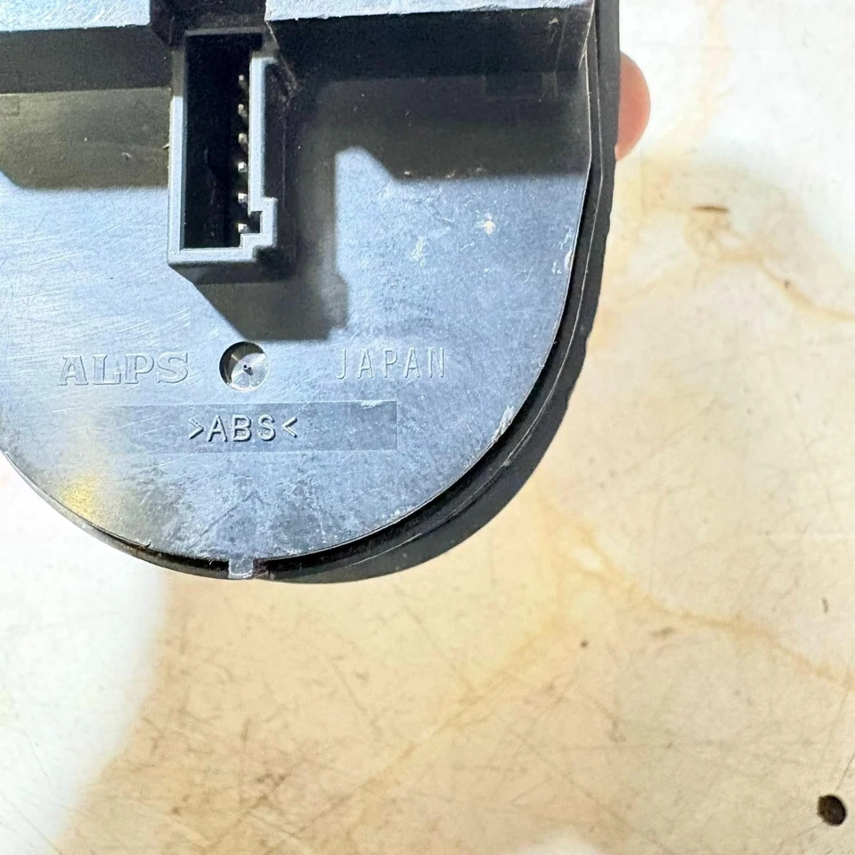 YUD100711PUY FRONT LEFT WINDOW SWITCH / FOR ROVER 75 MG 1998-2005 - Image 2 of 4