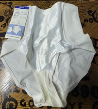 VINTAGE TRIMLINE WAIST TRIMMER / PANTY GIRDLE  SIZE SMALL.  WHITE.