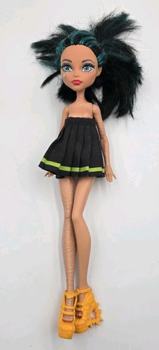 Monster High Konvolut ~ 4 Puppen, 2 Bücher & 32 Karten - Frankie, Clawdeen, Lagoona, Cleo - Bild 2 von 24