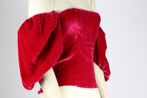 Top ritagliato manica 3/4 in velluto rosso Reformation taglia 8 regalo - Foto 9 di 14