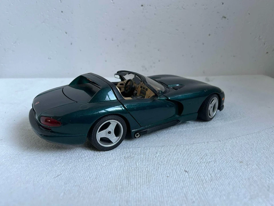 Modellino Auto - BBURAGO - Dodge Viper RT/10 Verde - 1:18 - Immagine 2 di 4