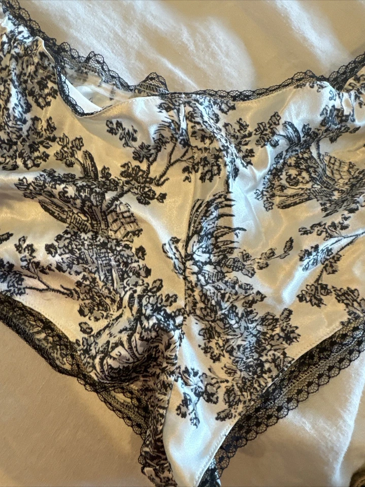 Victoria’s Secret braguita de encaje estampado blanco y negro ¡Juego superior inferior! NUEVO SIN ETIQUETAS PEQUEÑO Foto 3 de 4