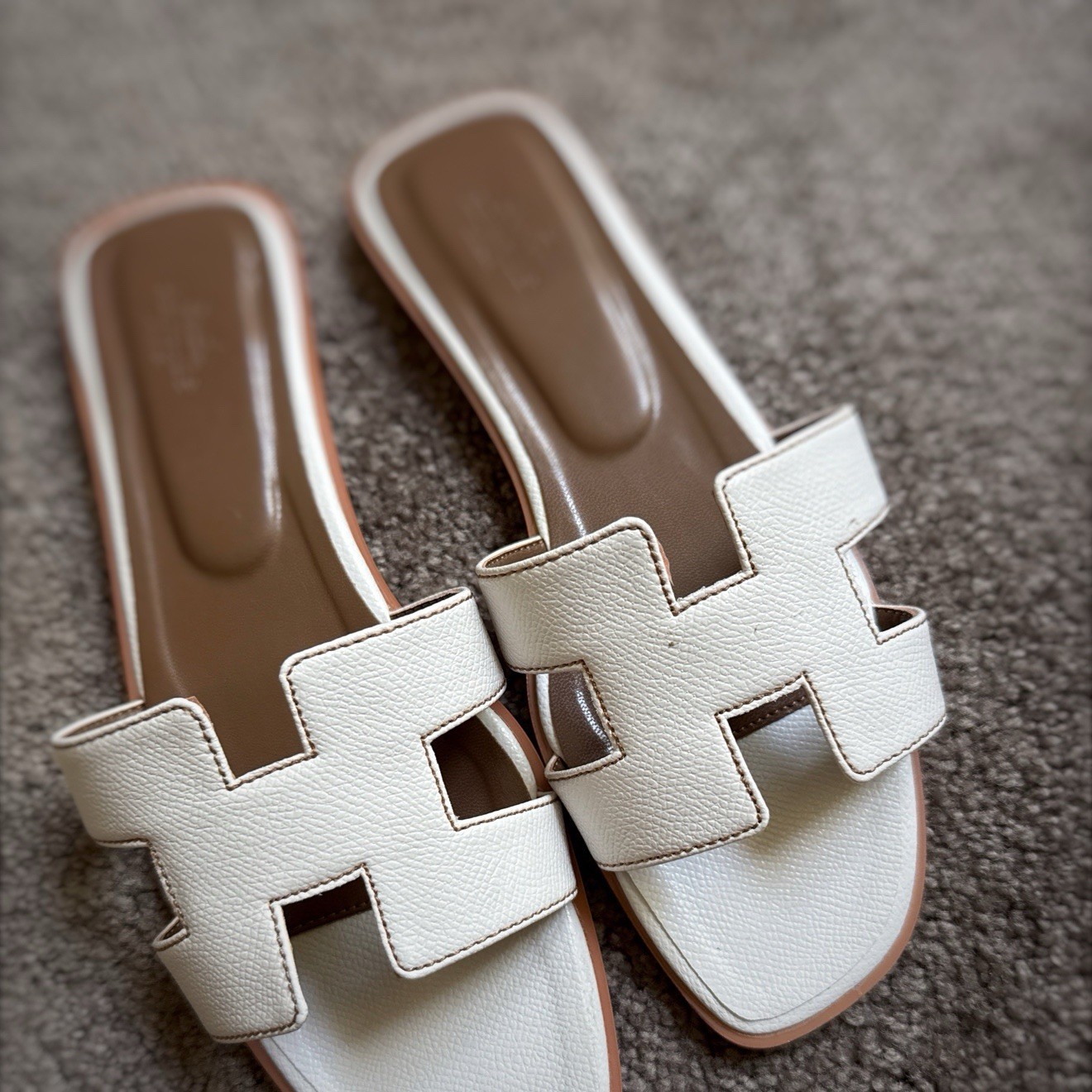Hermès White Leather Women's Slip-On Slide Sandals