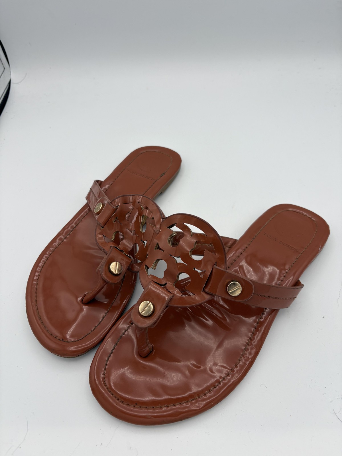 Tory Burch Shoes Womens Size 7 Brown Patent Leather Miller Thong Sandals Logo