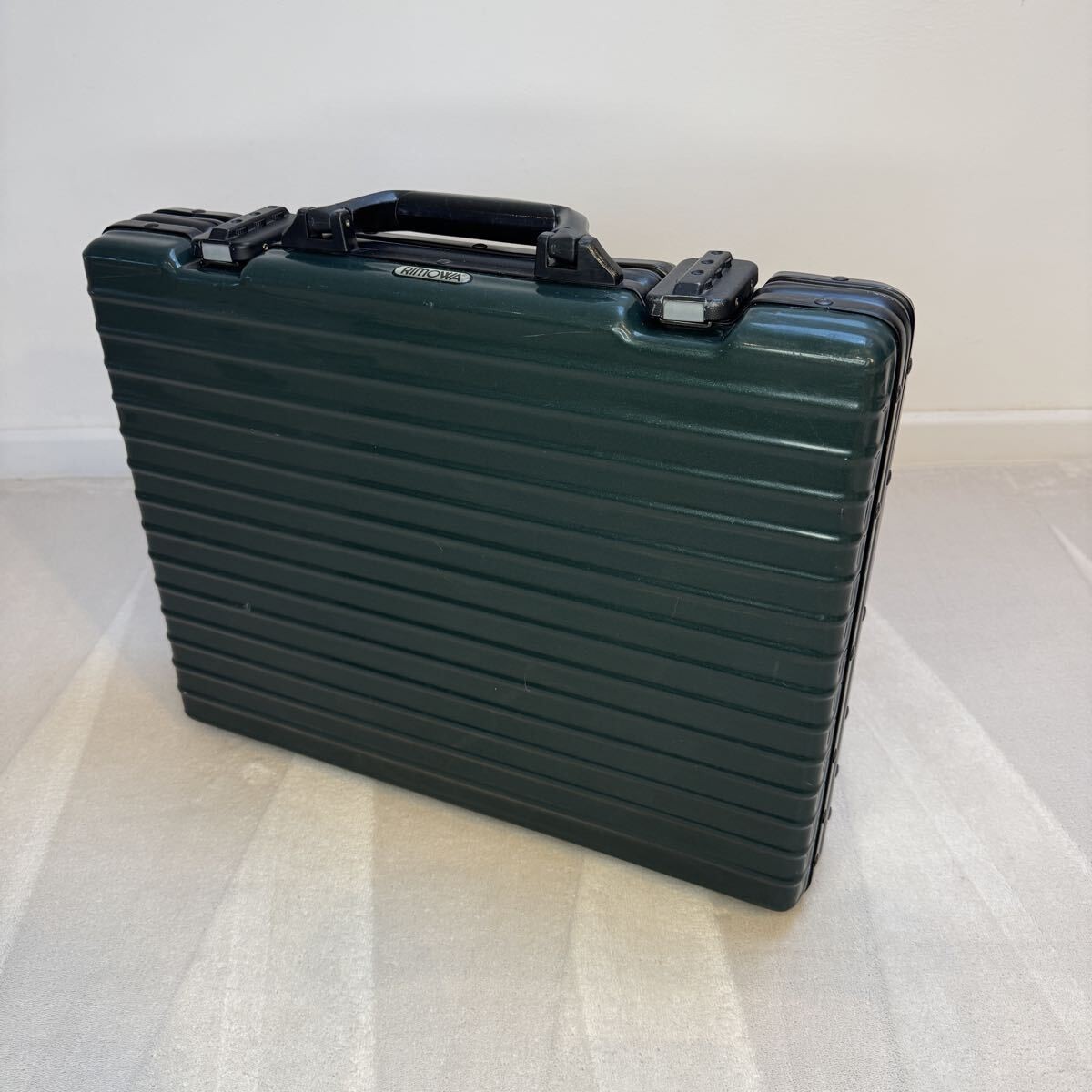 RIMOWA Samba Nova ビューティケース ナイトブルー 18L Rimowa Samba Nova Beauty Case 18L Red | eBay
