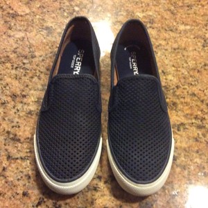 sperry perforated slip on