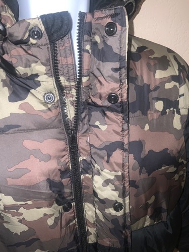 Chaqueta tampón corta para hombre GOODFELLOW con capucha resistente al agua y al viento camuflada y negra - Imagen 5 de 10