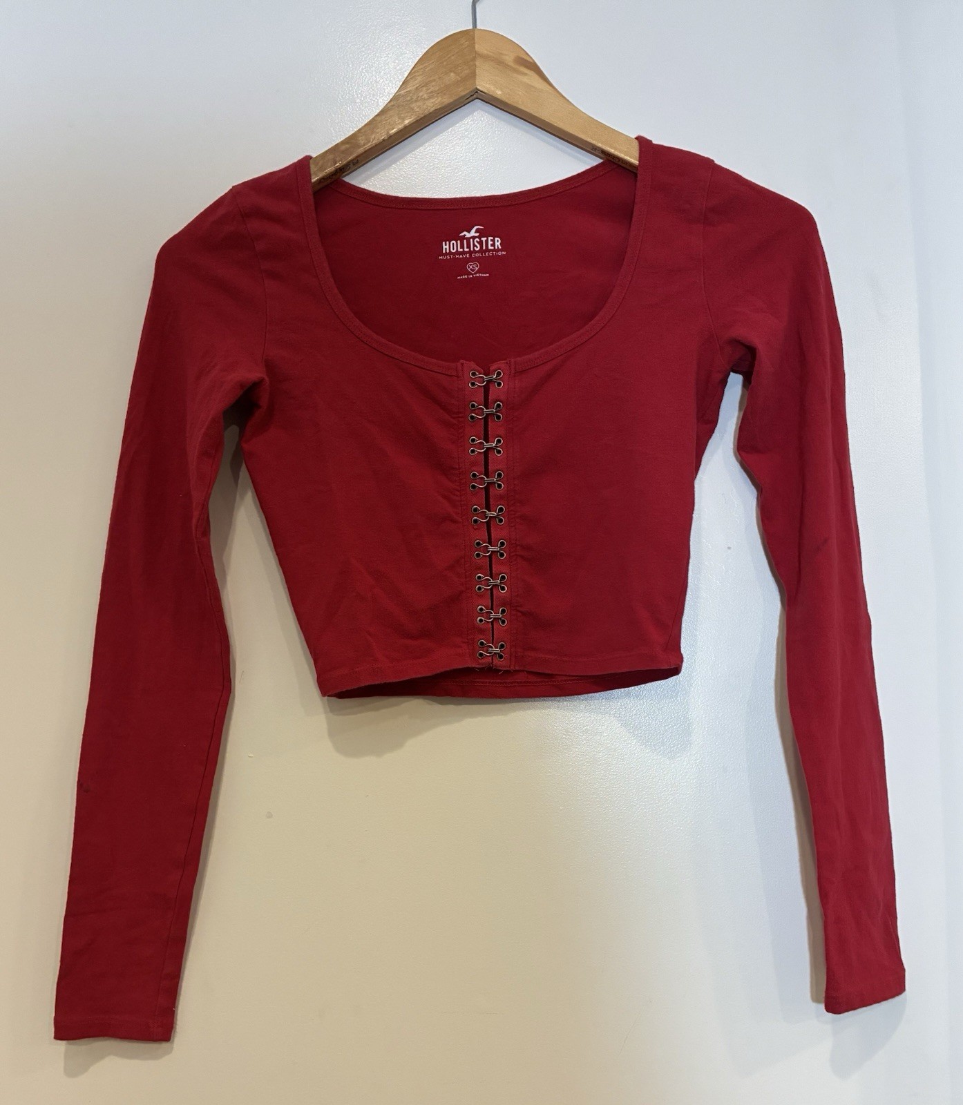 Hollister Must-Have Collection Women's Solid Red Cotton Clasp Front Crop Top XS