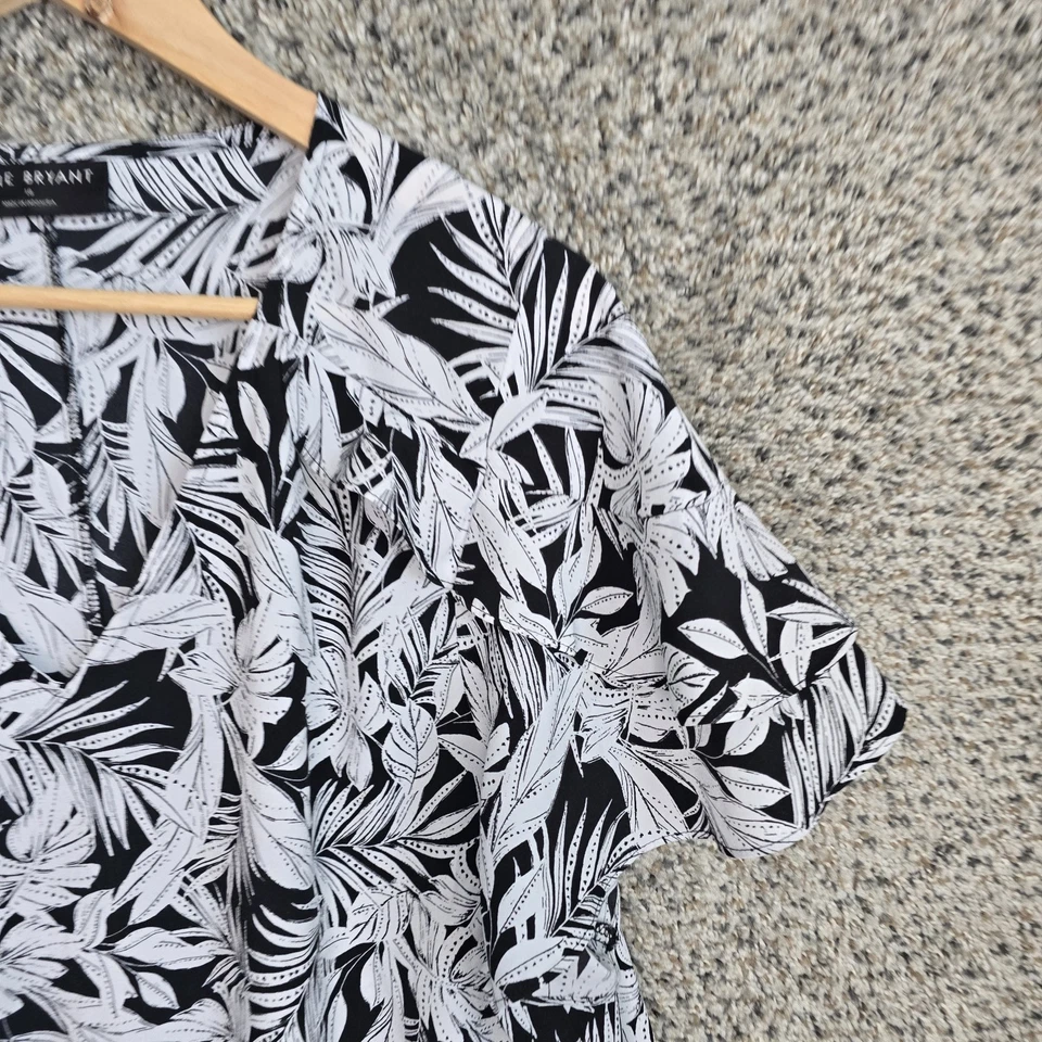 Blusa Lane Bryant Top Mujer Plus 16 Negra Estampado Floral Cuello en V Manga Acampanada Foto 3 de 4