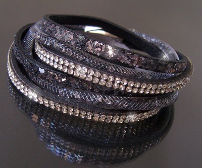 Strass-Armband Mit Wildleder-Optik – Glamouröses Wickelarmband Für Damen