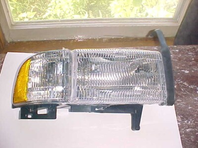 Eagle Eyes CS060-B001R RIGHT Headlight Assembly For 94-02 Dodge 1500 2500 3500