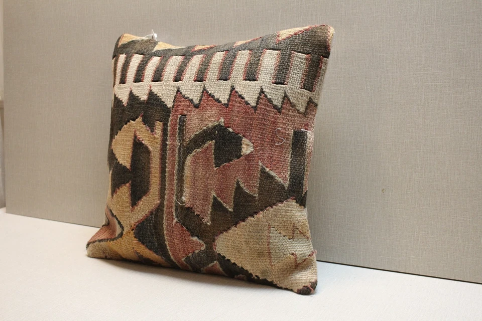 Vintage Turkish Kilim Pillow Cover – Handmade Geometric Rug Cushion, Beige, Brow - Image 3 of 4