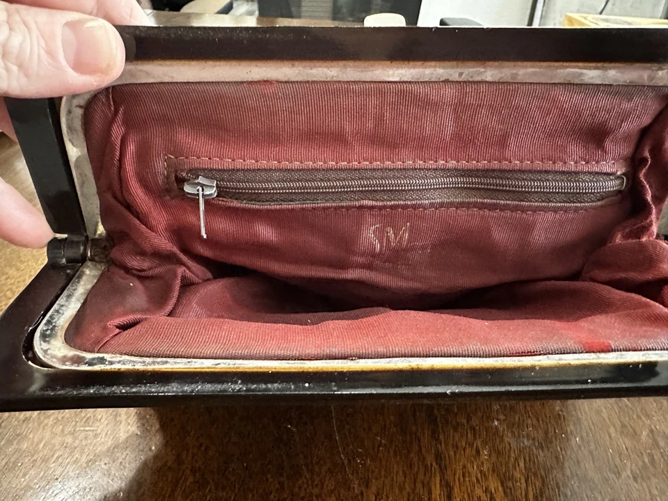 VINTAGE S.M. Co. BROWN Velour CLUTCH HANDBAG Bakelite-Like Lucite Frame/Clasp  - Image 2 of 4