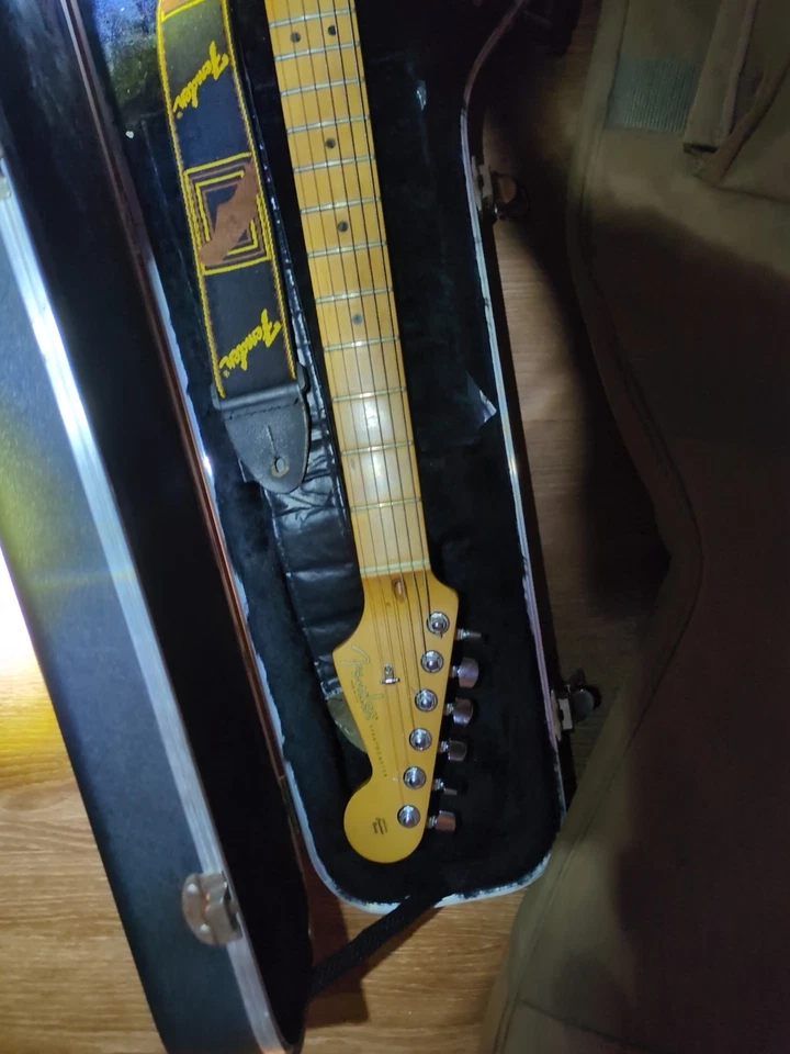 Fender Lincoln Brewster Stratocaster Olympic Pearl Maple Fingerboard - Image 3 of 3
