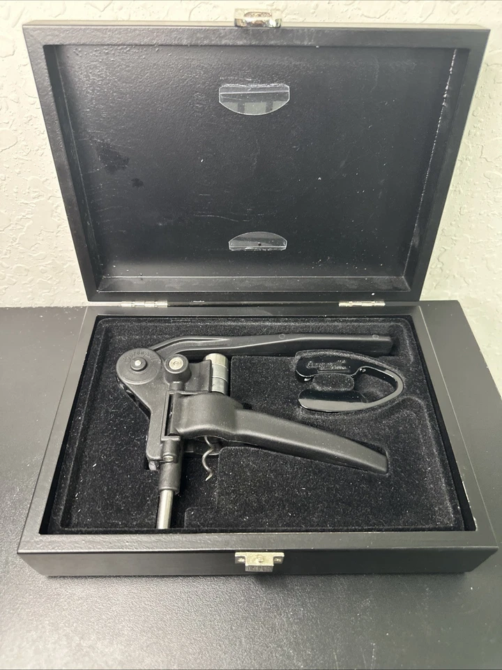 Le Creuset Palanca de Tornillo Modelo Abridor de Vino con Cortador de Lámina Foto 4 de 4