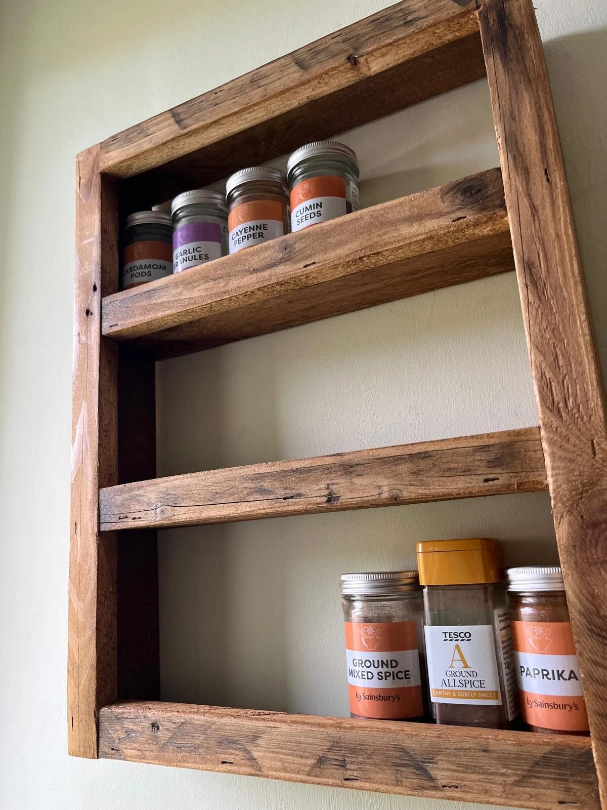 Rustic Handmade Herb And Spice Rack Shelf Wall Hanging Oak Stained small Version
Opens in a new wind