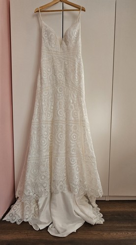 Wedding Dress - Picture 3 of 7