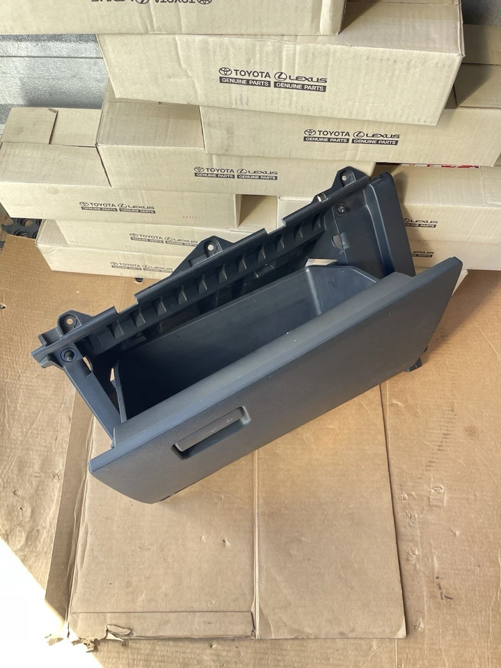 TOYOTA COROLLA 2020-2025 TABLERO DERECHO GUANTERA COMPARTIMENTO DE ALMACENAMIENTO OEM 5555202410 Foto 3 de 4