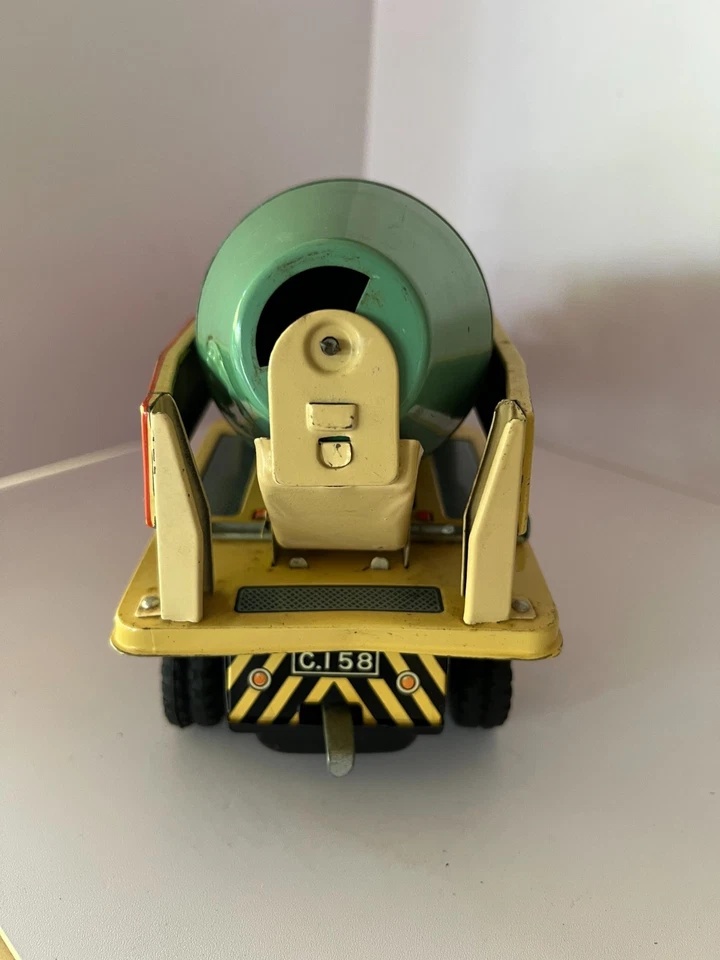 Mezclador de cemento moderno a batería MT hecho en Japón años 50 Foto 3 de 4