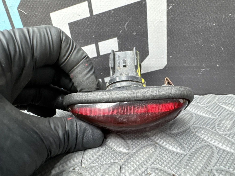 Luz marcadora roja para maletero Hummer H2 2003-2007 fabricante de equipos originales Foto 4 de 4