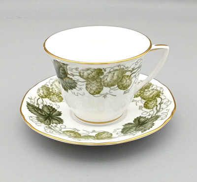 Royal Worcester Mathon - Demi Tasse Kaffeetasse und Untertasse - The Worcester Hop