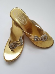 ladies gold sandals size 5