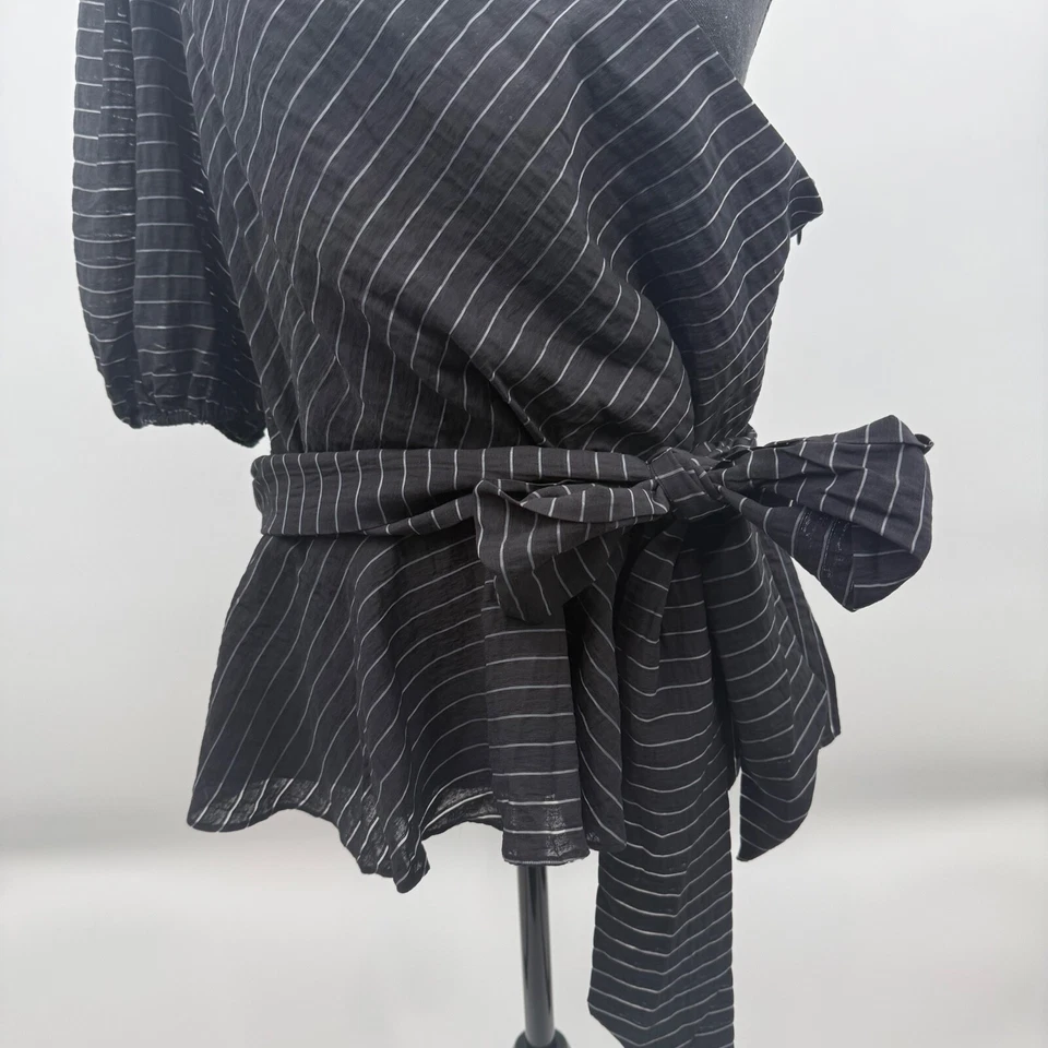 Top Nine West Mujer XL NUEVO Negro Rayas Peplum Un Hombro Manga Abullonada Foto 4 de 4