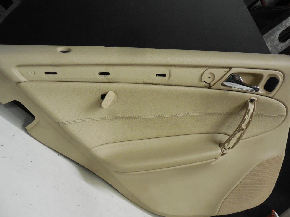 Бежевая задняя левая внутренняя дверная панель 2037306362 01–07 Mercedes Benz W203 C230 C32 - Изображение 2 из 4