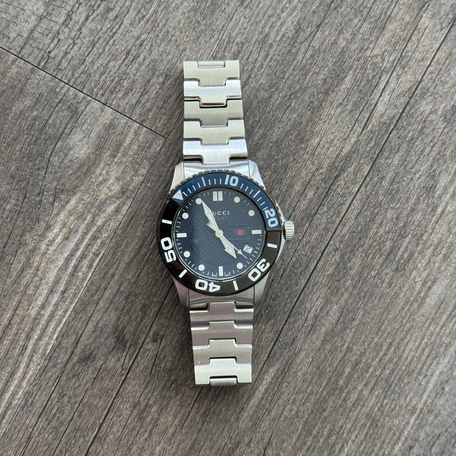 MONTRE SUISSE GUCCI HOMME 126 G TEMPS SPORT ARGENT, BLEU/NOIR YA126282