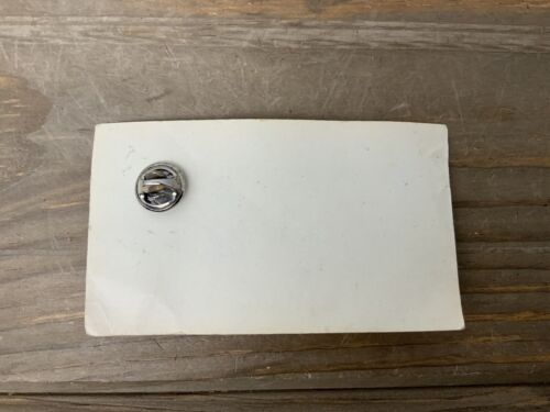 Vintage UAW metallo spilla bavero V-CAP Union Liberty Bell con scheda da esposizione USA - Foto 3 di 12