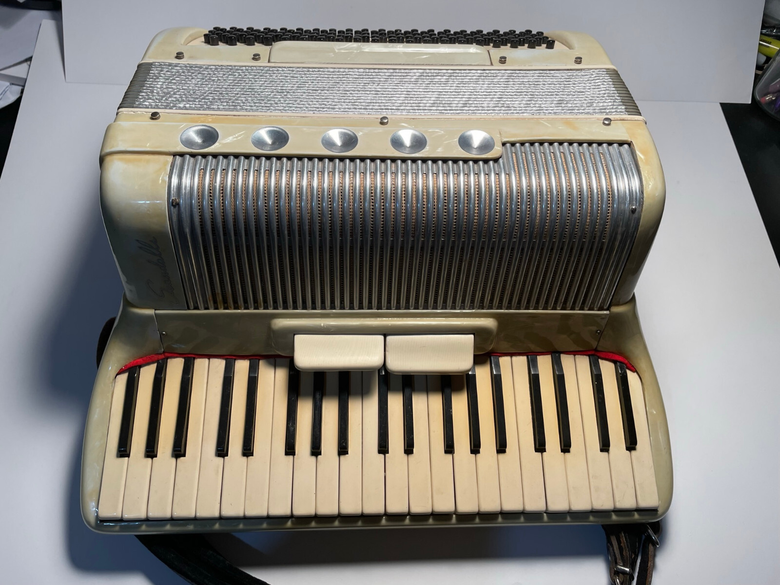 SCANDALLI ACCORDION 41 KEYS, 120 BASS, WITH 2 TREBLE SWITCHES STUDENT SIZE, CASE