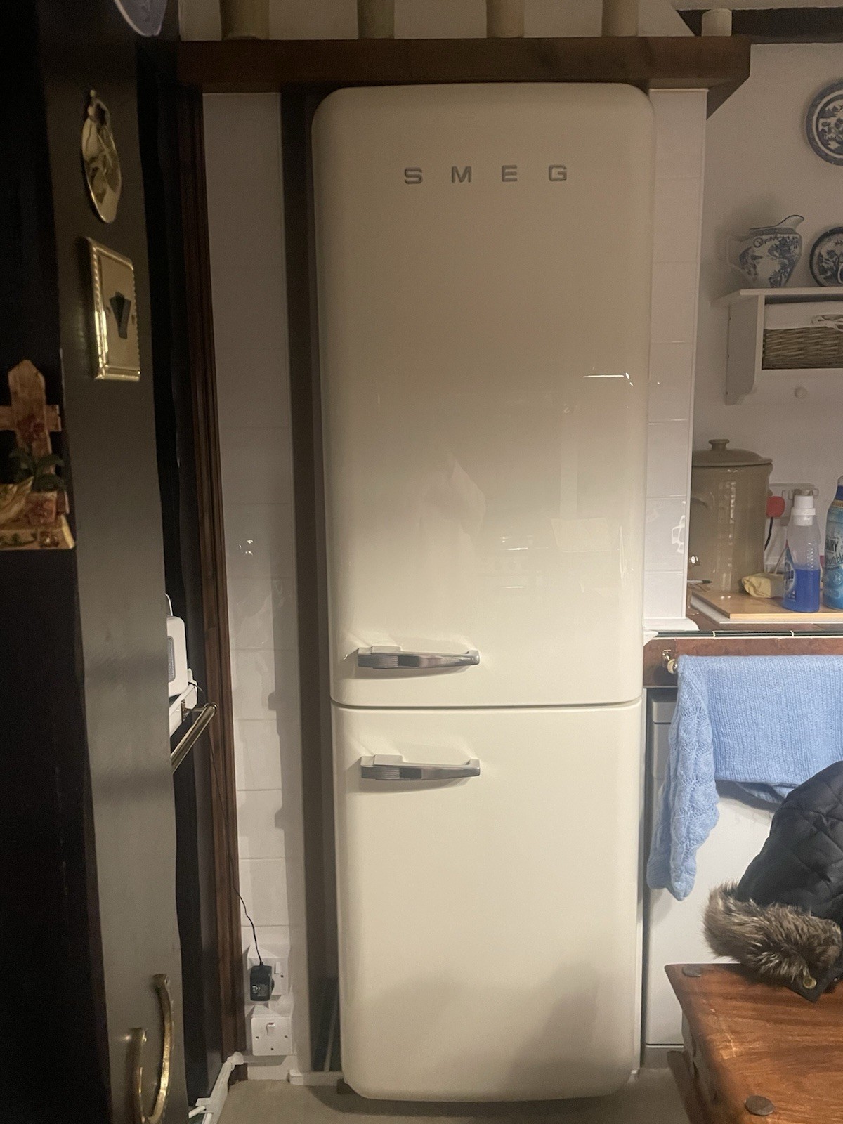 Smeg Freestanding Cream 50’s Retro Fridge Freezer 331 Litre 60/40
