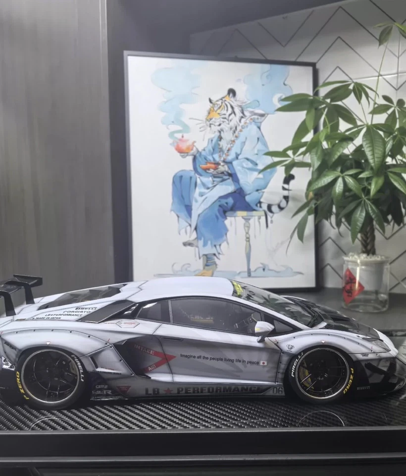 Lamborghini Aventador 2.0 LBWK (Matt Gray Zero Zen)[Davis & Giovanni] 1/12 scale - Image 4 of 4