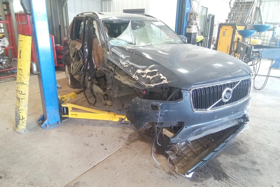 2018 Volvo XC90 2.0L Engine Motor OEM 77K Miles - LKQ419275418 - Image 2 of 4