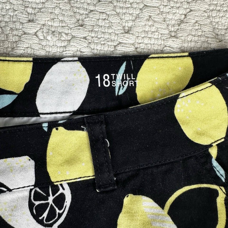 Paquete de pantalones cortos de sarga para mujer a.n.a talla 18 - verde oliva liso y estampado limón Foto 3 de 4