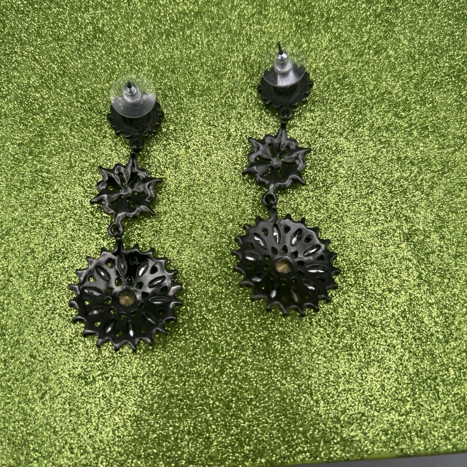 Висячие серьги с розовыми маргаритками и драгоценными камнями с кристаллами - Изображение 2 из 3