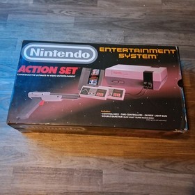 Nintendo NES Action Set In Scatola Quasi Completo CIB Testato Senza Manuali