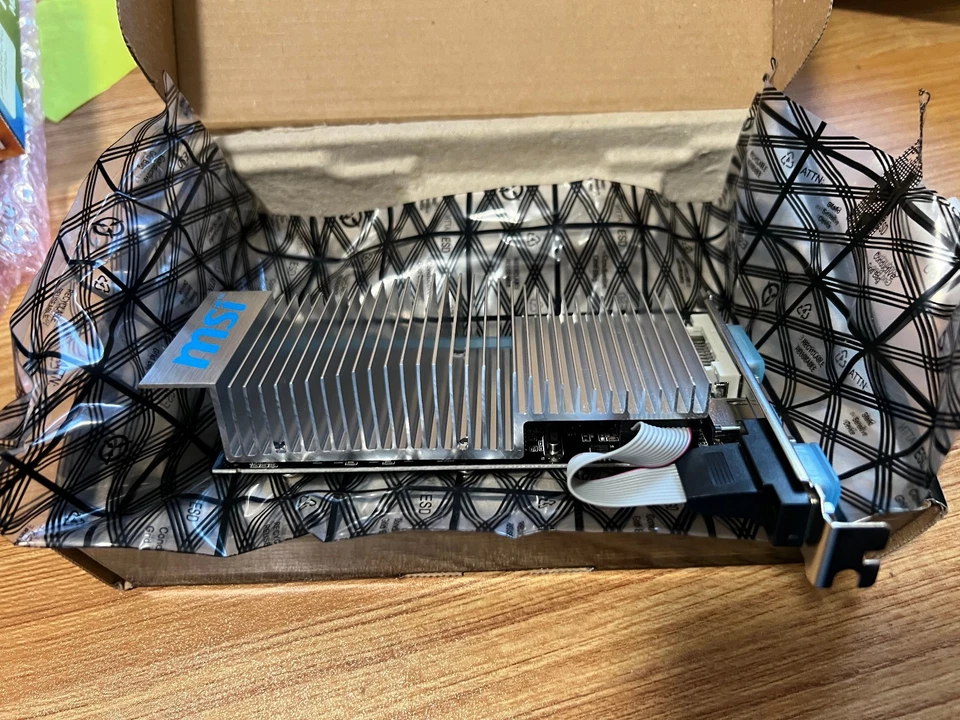 Tarjeta gráfica MSI NVIDIA N210-MD1GD3H/LP 1GB DDR3 D-Sub DVI-I HDMI PCIe Foto 4 de 4