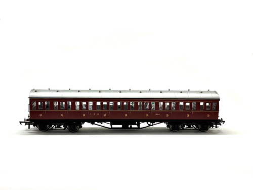 Hornby R4657A 57' Non-Corridor Third Class 11718 in LMS Crimson | Condition: Used