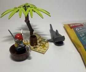 Lego  Pirate Minifigure Retro 2015 Set Shark Minifigure & Tropical Toucan Combo