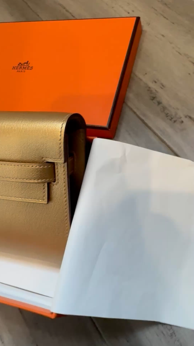 2026 HERMES Kelly To Go Wallet Dore Chèvre Chamkilight Permabrass