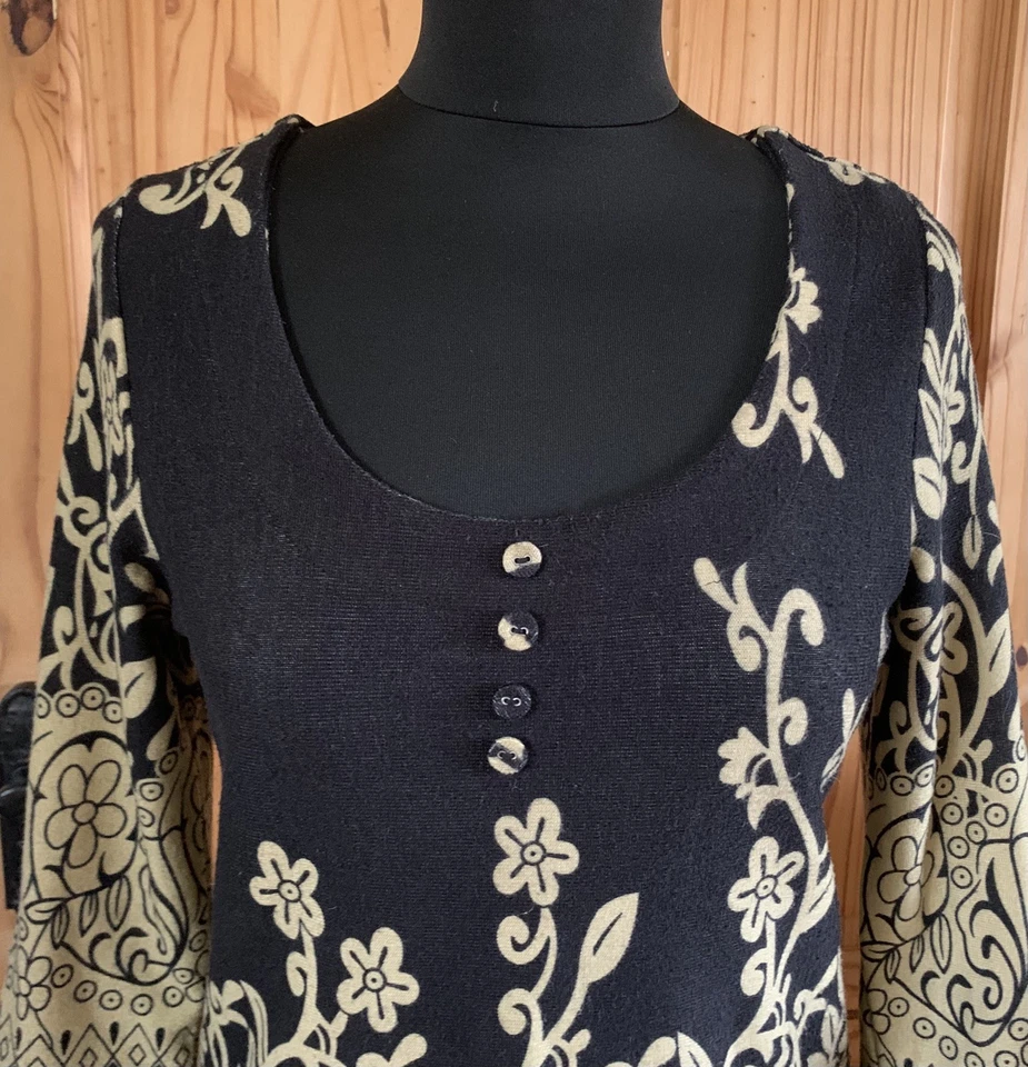 AUTONOMY ! SIZE 10 ! STYLISH GOLD & BLACK DRESS ! COSY FLEECE FABRIC !3/4 SLEEVE - Image 4 of 4