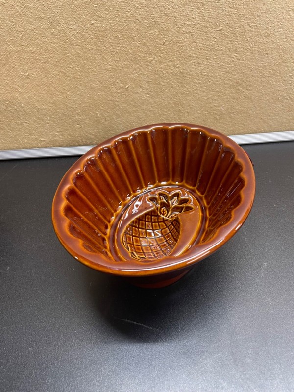 Williams Sonoma Brown Glazed Ceramic Pineapple Wall Hanging Mold