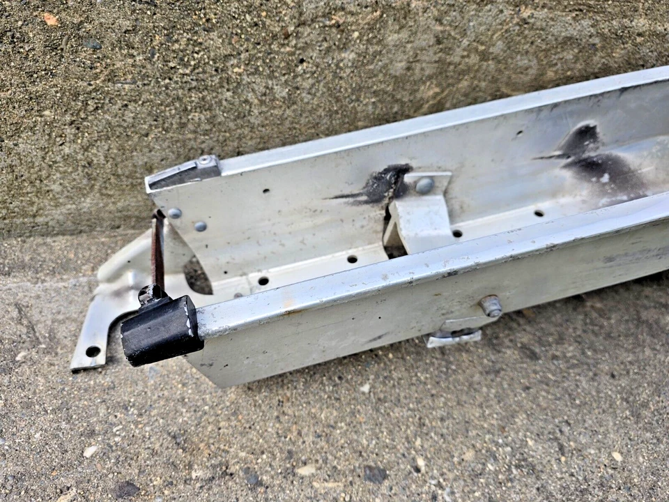 MUY BONITO USADO ORIGINAL GENUINO PORSCHE 928 PARACHOQUES DELANTERO VIGA DE APOYO 1979-86 #1 Foto 3 de 4