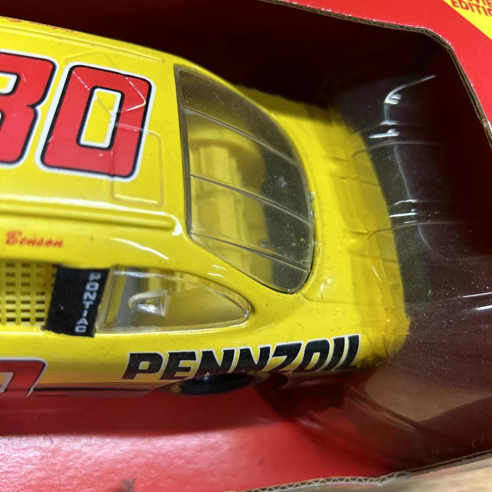 Nascar Die-Cast #30 escala 1:24 Johnny Benson. LEER!!! Foto 3 de 4