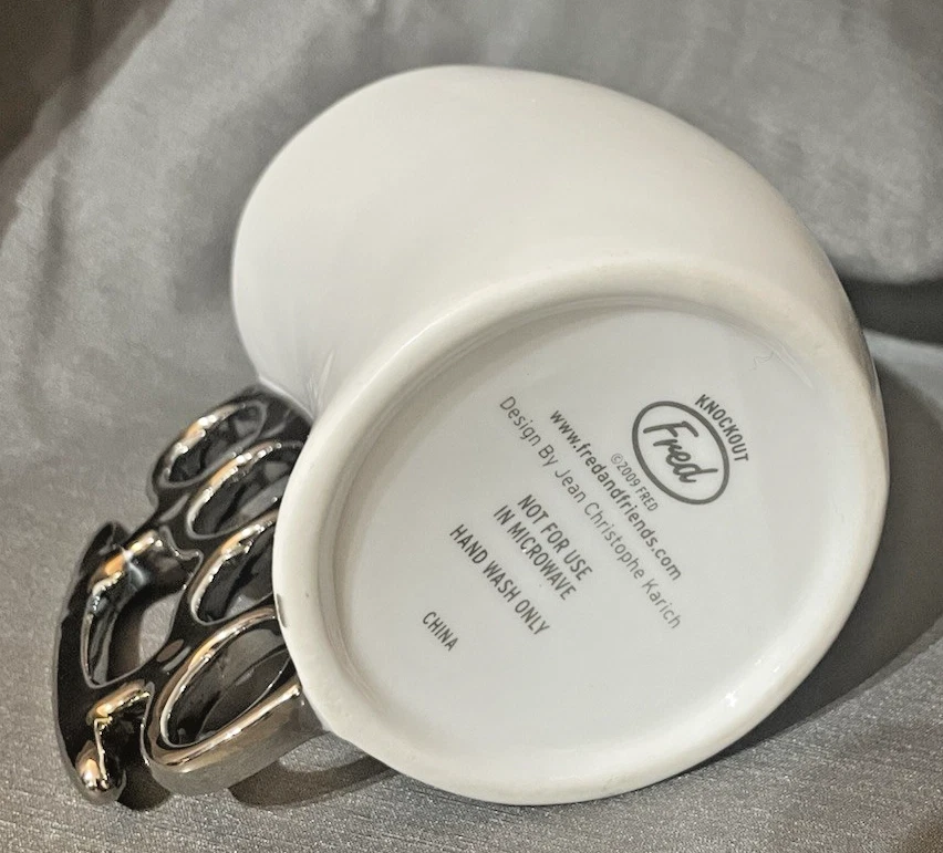 "Taza de café de cerámica FISTICUP Knockout Fred con mango de novedad de nudillo de latón 4""" Foto 2 de 4