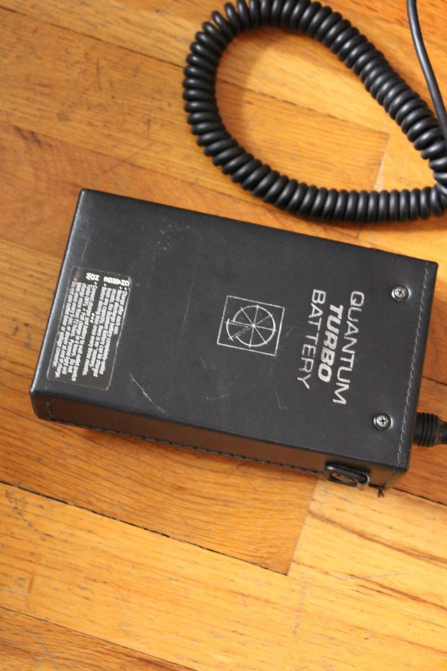 Quantum Instruments Qflash T2 Handle Mount Flash Strobe - Battery - Untested - Image 4 of 4