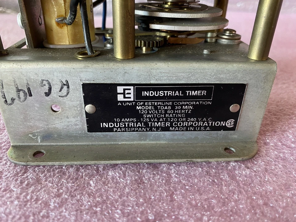 INDUSTRIAL TIMER MODEL TDBA 30 MIN 120 VOLTS 60 HERTZ SWITCH RATING - Image 3 of 4